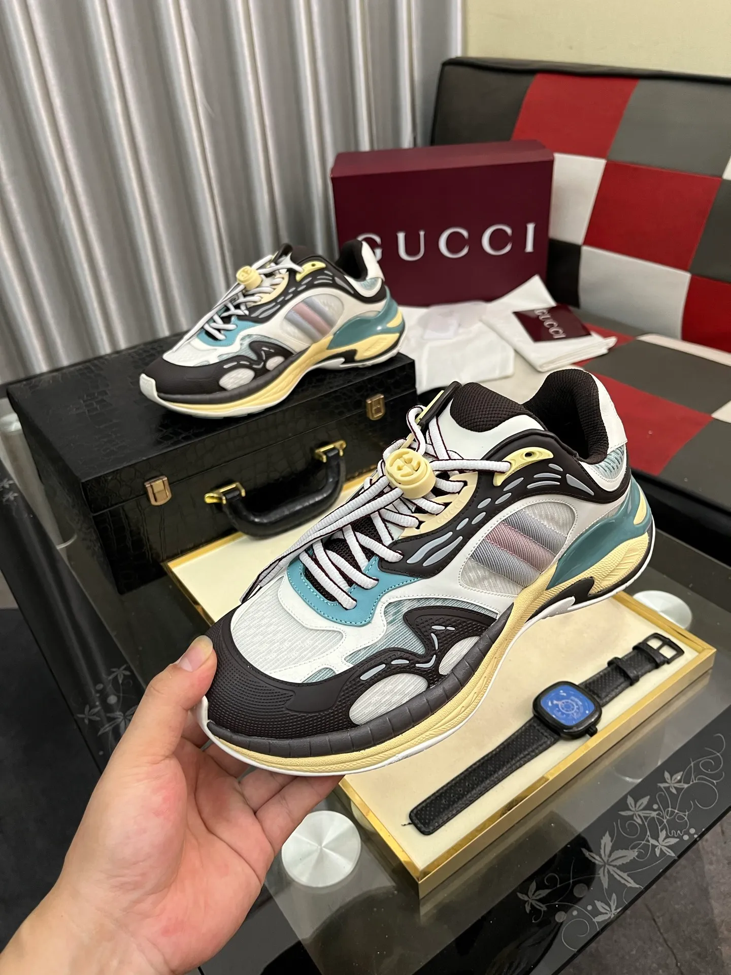 Men's men's shoes 💰1040⌚️⌚️GUCCI Gucci's new dad shoes 🇮🇹Top version🇮🇹🔜Purchasing level High version: The original disassembly took more than 3 months to develop 1:1, the version has been upgraded again, chips, packaging, imported mesh, all made with computerized cars Couple 👫 style 🔜Versatile in all seasons🔜 Fashion🔜 Personality 🔜Distinctive 🔵Full range of layouts, welcome to inquire for pictures Outsole: The latest original developed TPU vacuum Upper: Original mesh, super breathable 💯Full set of packaging Medium and low belt LOGO Size: Women's size 35-40 Men's size 38-45 (38 45 customized